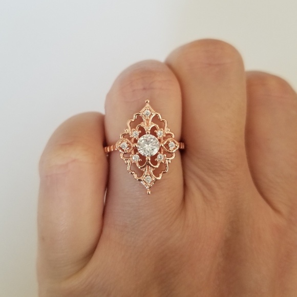 18k Antique Style Ring - Picture 8 of 8